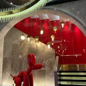 杭州奢华KTV：天花板泳池，尽享高端娱乐新体验