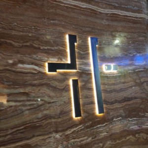 杭州热门排队K歌新宠：尽享音乐盛宴的潮流KTV